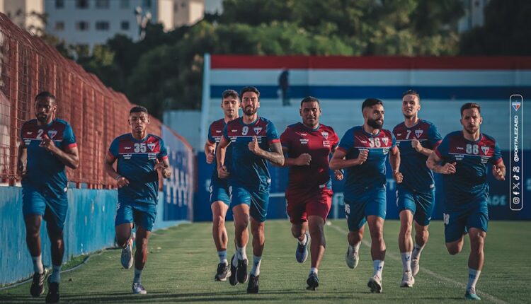 Jogadores do Fortaleza durante treinamento