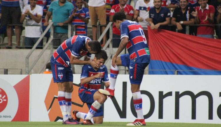 Jogadores do Fortaleza em comemoração