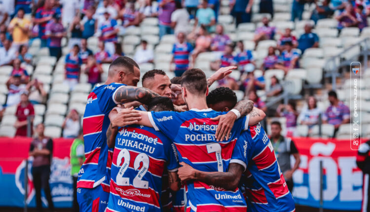Jogadores do Fortaleza comemoram gol contra o Juventude