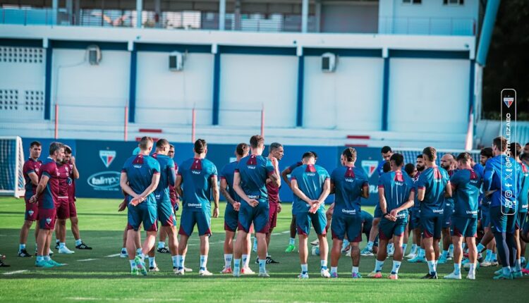 Equipe do Fortaleza durante treinamento