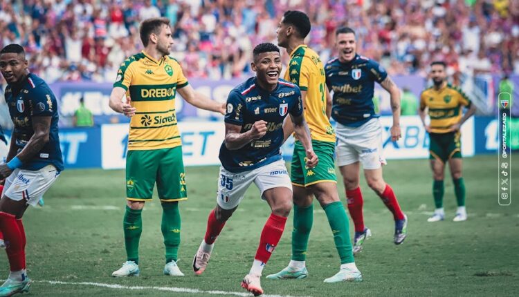 Hércules comemora gol pelo Fortaleza