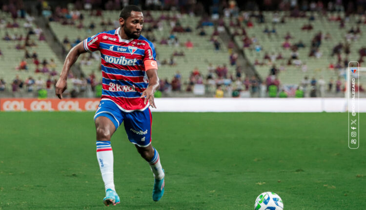 Tinga em jogo pelo Fortaleza