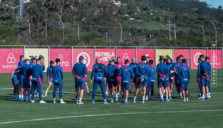Jogadores do Fortaleza durante treinamento