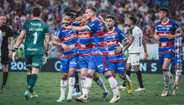 Jogadores do Fortaleza comemoram gol contra o vasco