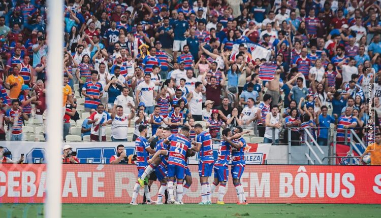 Jogadores do Fortaleza comemoram gol contra o Vasco